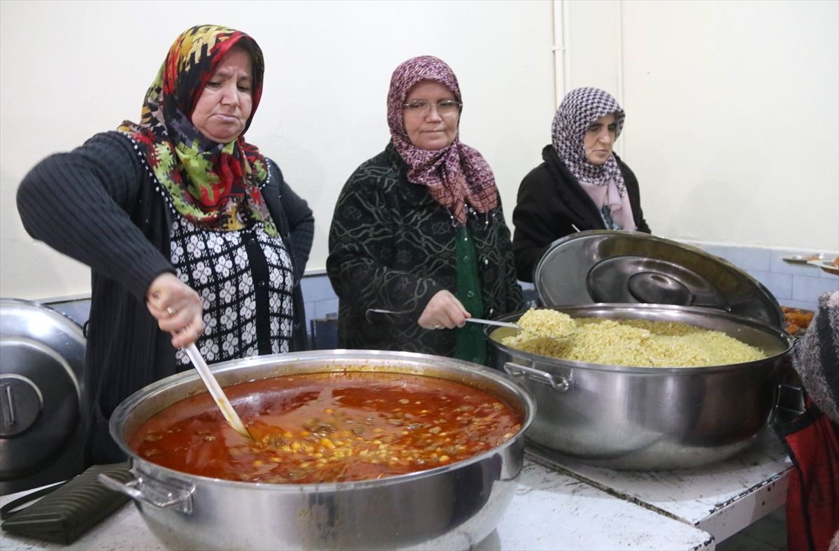 Amasya'da Boraboy köyü sakinleri iftarı evlerinde değil bir arada yapıyor