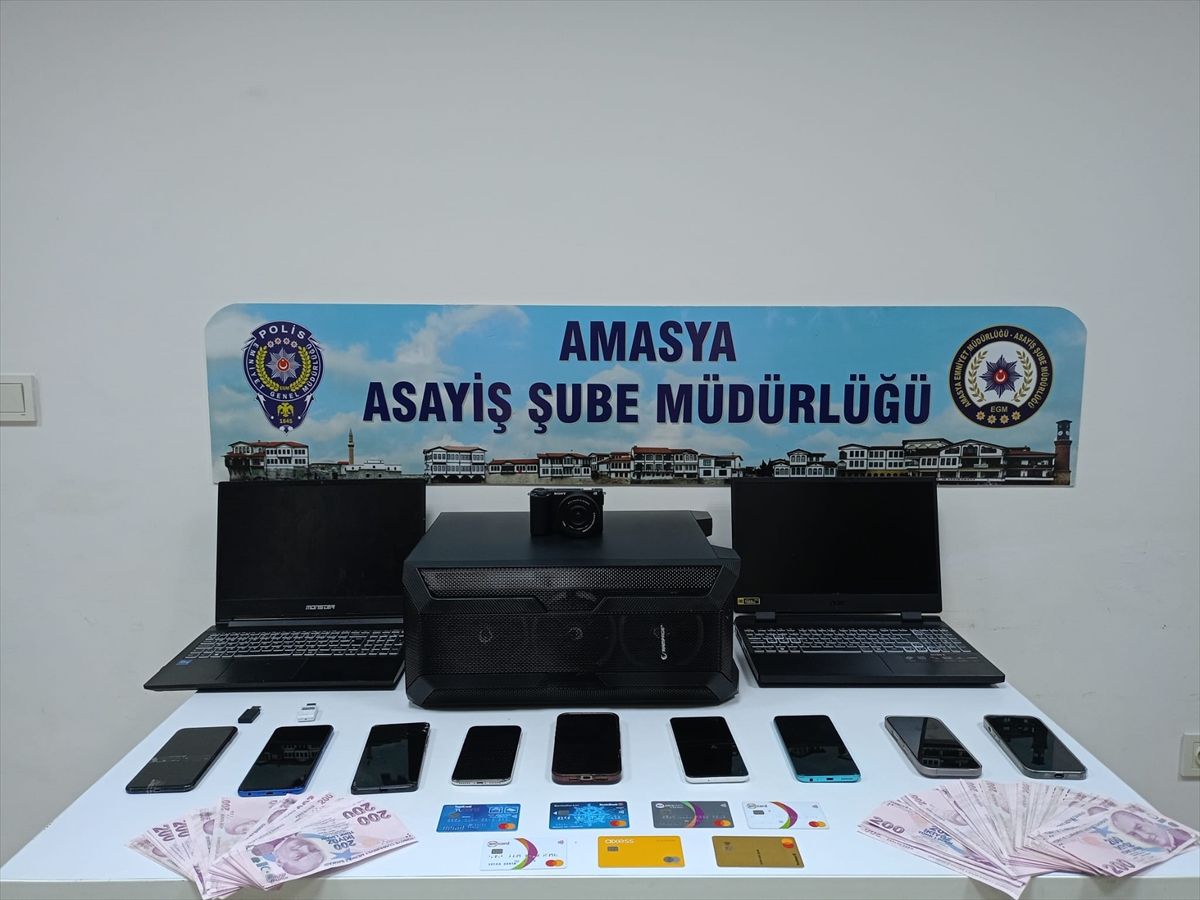 Amasya merkezli kredi kartı dolandırıcılığı operasyonunda 4 zanlı yakalandı