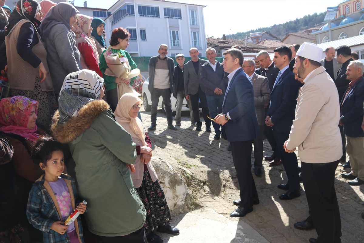 Amasya Valisi Bakan'dan Taşova'da Şahinler köyüne ziyaret