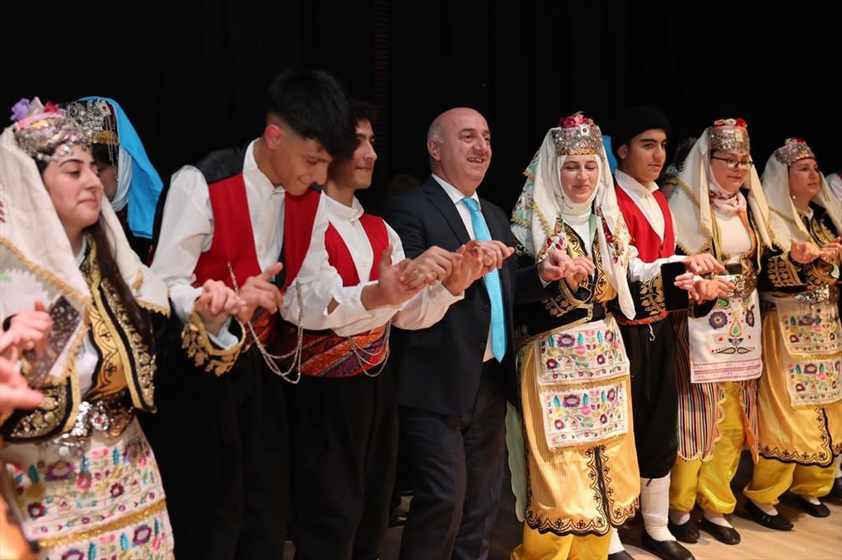 Darıca'da Halk Oyunları Şenlikleri