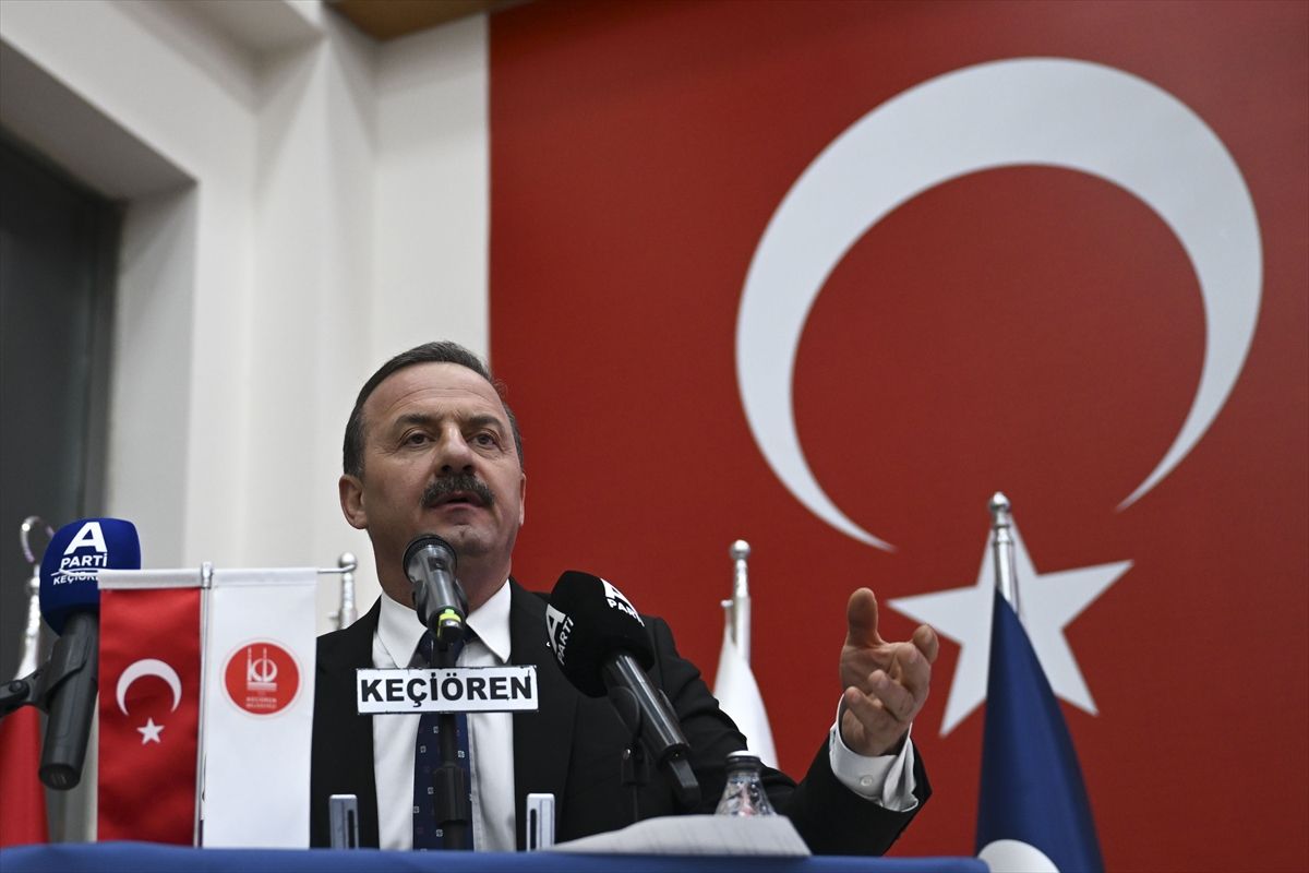 Anahtar Parti Genel Başkanı Ağıralioğlu, partisinin iftar programına katıldı
