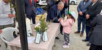 Anamur ilçesinde öğrencilere fidan dağıtıldı