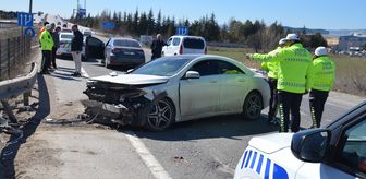 Ankara'da bariyerlere çarpan otomobilin sürücüsü yaralandı