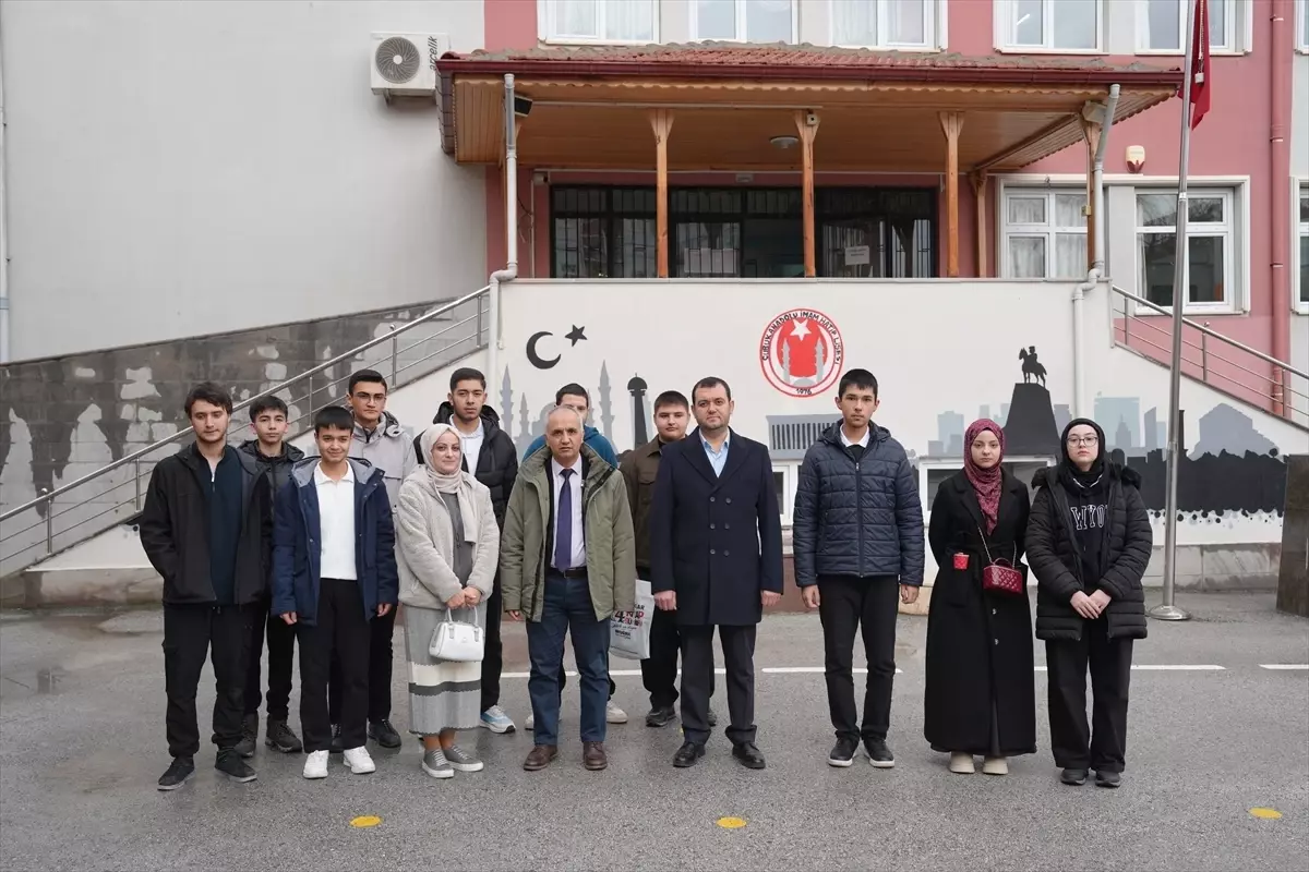 Ankara'da öğrenciler ve öğretmenler bakkalların veresiye defterindeki borçları ödedi