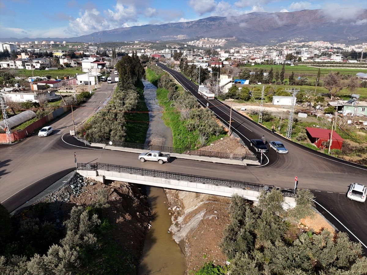 Antakya'da iki mahalleyi bağlayan köprü ulaşıma açıldı