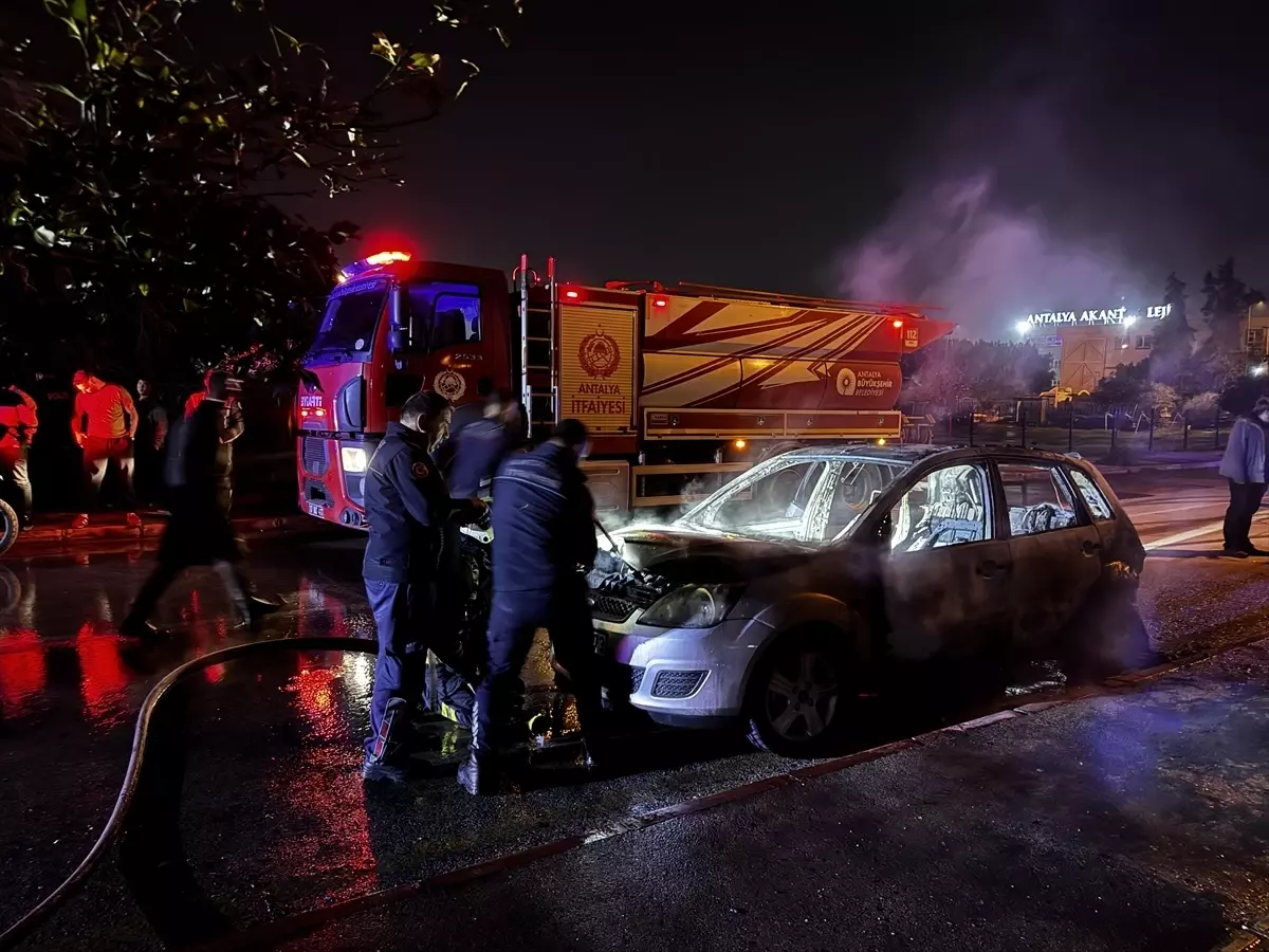 Antalya'da 2 aracı ateşe veren şüpheli yakalandı