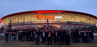 Antalya'da 80 öğrenci Antalyaspor-Samsunspor maçının ardından tribünü temizledi