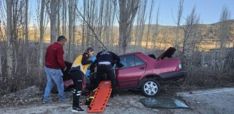 Antalya'da ağaca çarpan otomobildeki 2 kişi öldü