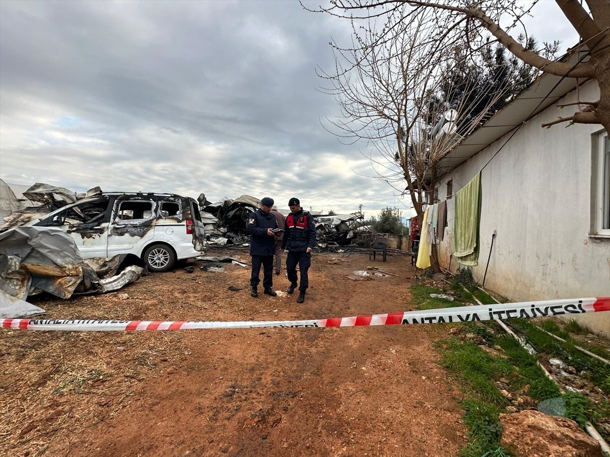 Antalya'da bir konteynerde çıkan yangında 5'i çocuk 6 kişi öldü
