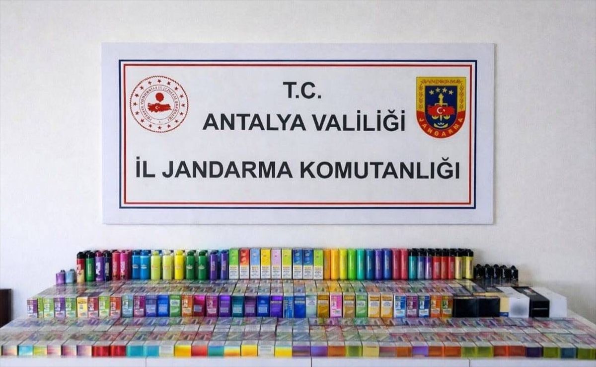 Antalya'da çeşitli suçlardan aranan 643 kişi yakalandı