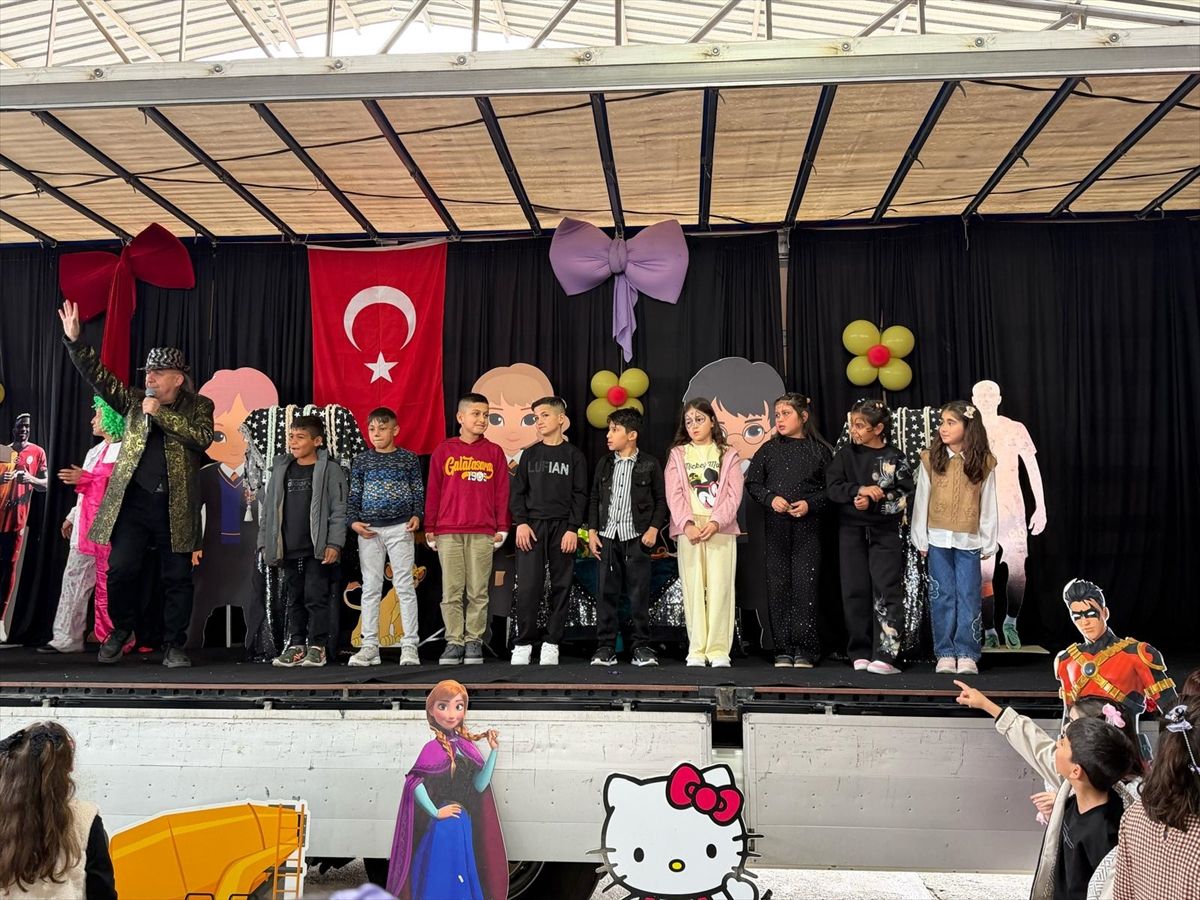 Antalya'da çocuklar için bayram şenliği düzenlendi