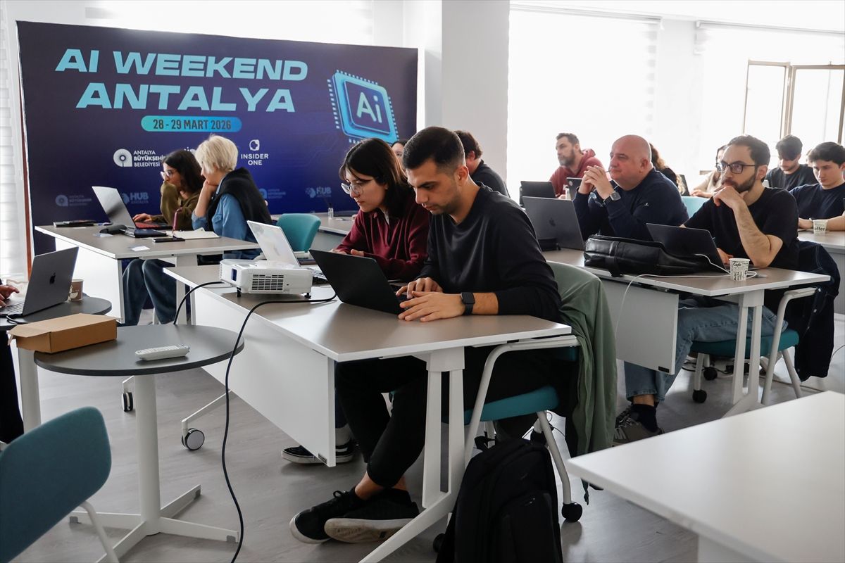 Antalya'da gençlere yönelik yapay zeka eğitimi düzenlendi