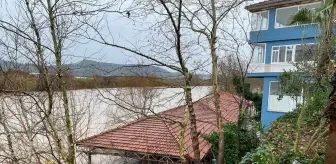 Antalya'da kuvvetli rüzgar ve sağanak etkili oluyor