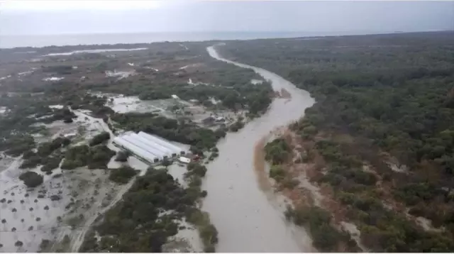 Strong winds and heavy rain are affecting Antalya