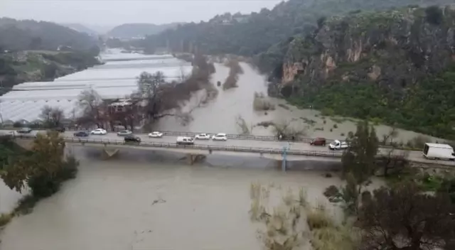 Strong winds and heavy rain are affecting Antalya
