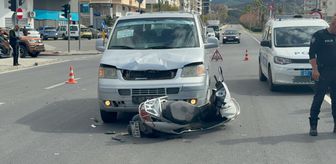 Antalya'da panelvan ile çarpışan motosikletteki 2 kişi yaralandı