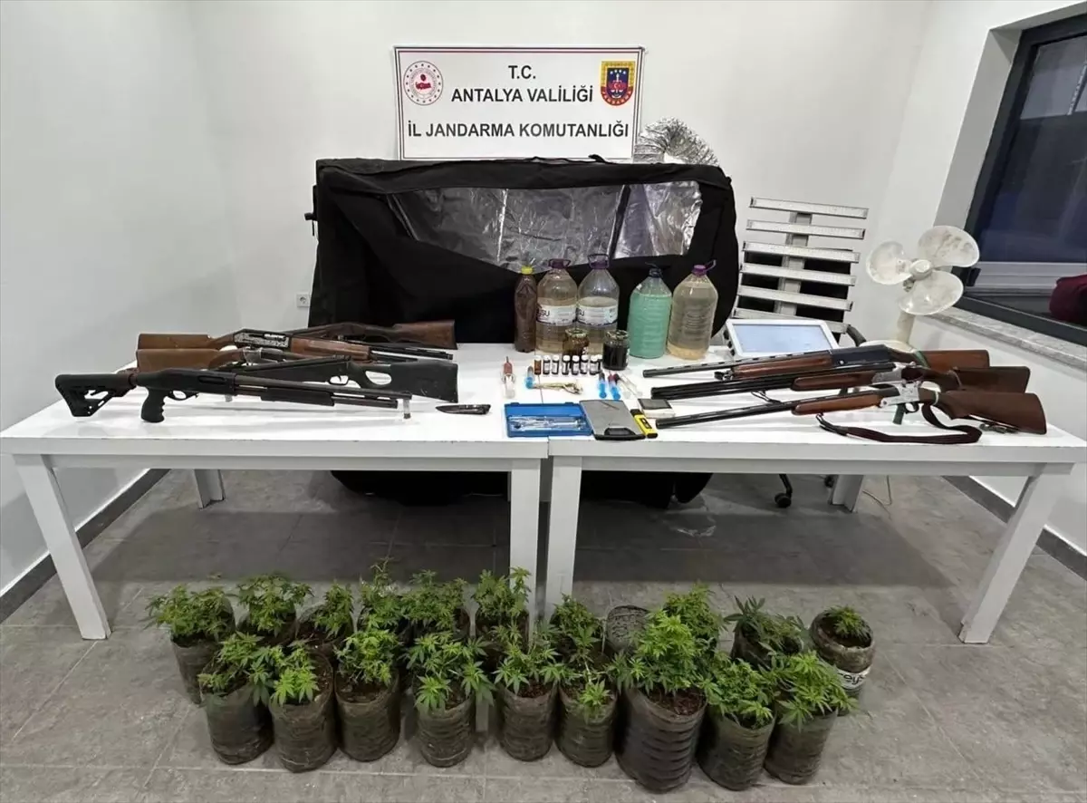 Antalya'da uyuşturucu ve ruhsatsız silah operasyonunda 2 kişi yakalandı