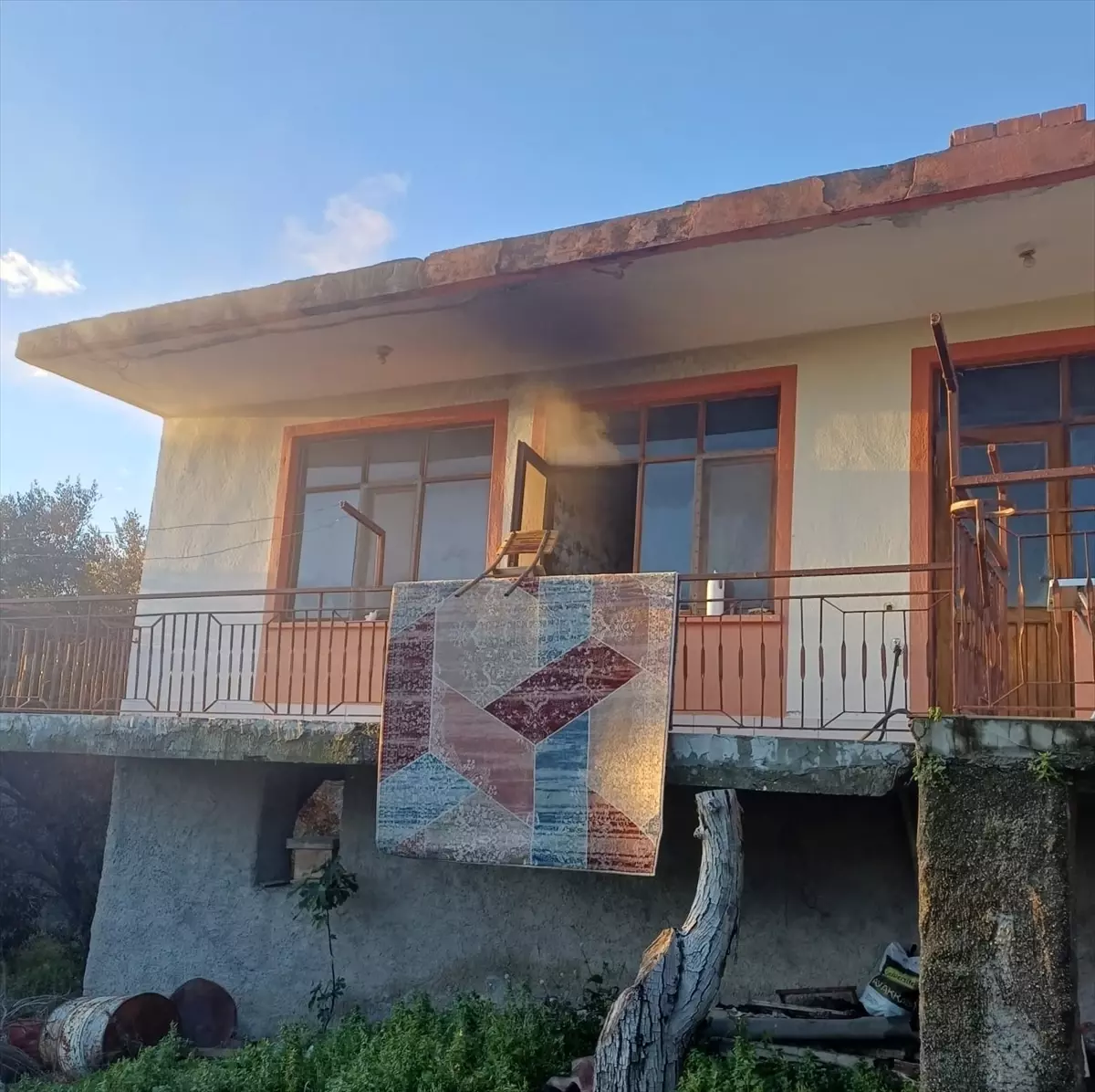 Antalya'da yanan evde yaşlı kadın yaşamını yitirdi