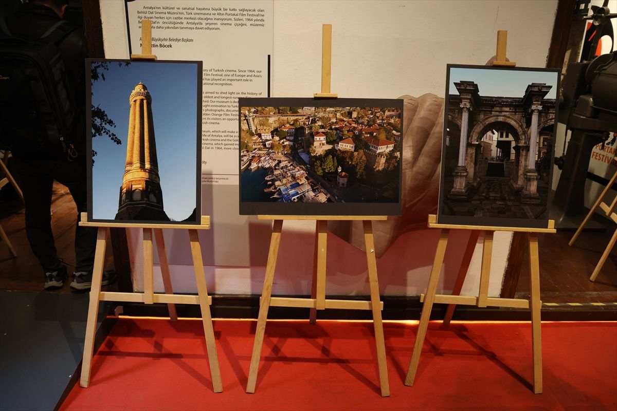 Antalya'da 'Zamanın İçinde Kaleiçi' fotoğraf sergisi düzenlendi