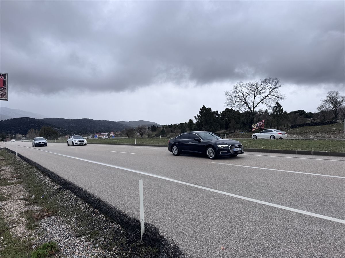 Antalya-Konya kara yolunda bayram yoğunluğu