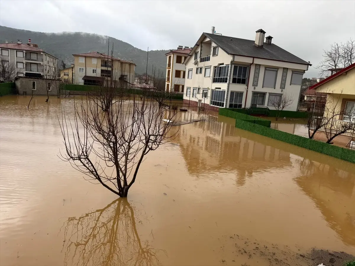 Antalya'nın Akseki ilçesinde sağanak etkili oldu