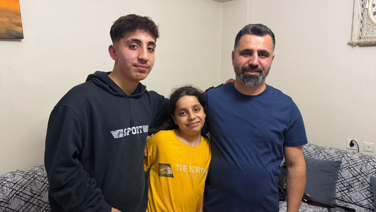 Araba kullanırken boğazına şeker kaçan sürücü, polisin Heimlich manevrasıyla kurtuldu
