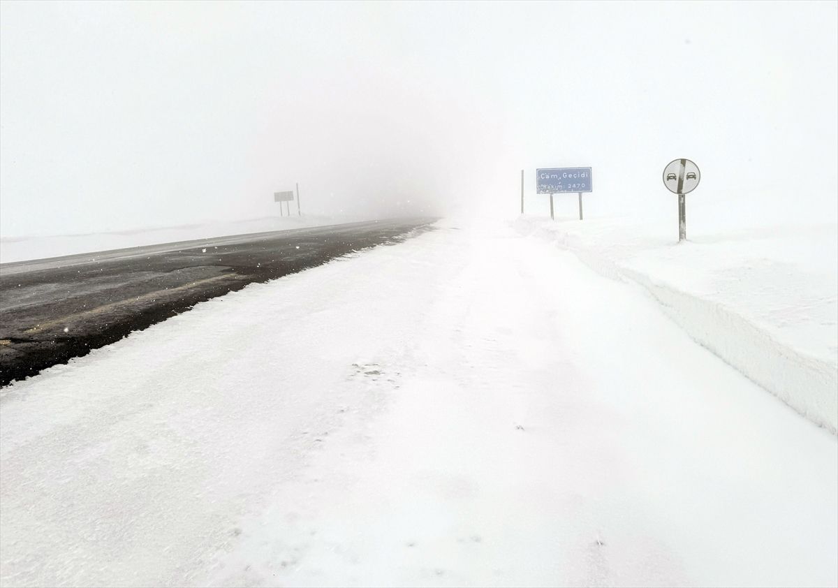 Ardahan'da kar ve sis ulaşımı olumsuz etkiliyor