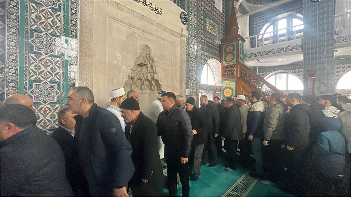 Ardahan, Erzincan ve Tunceli'de Ramazan Bayramı'nda camiler doldu