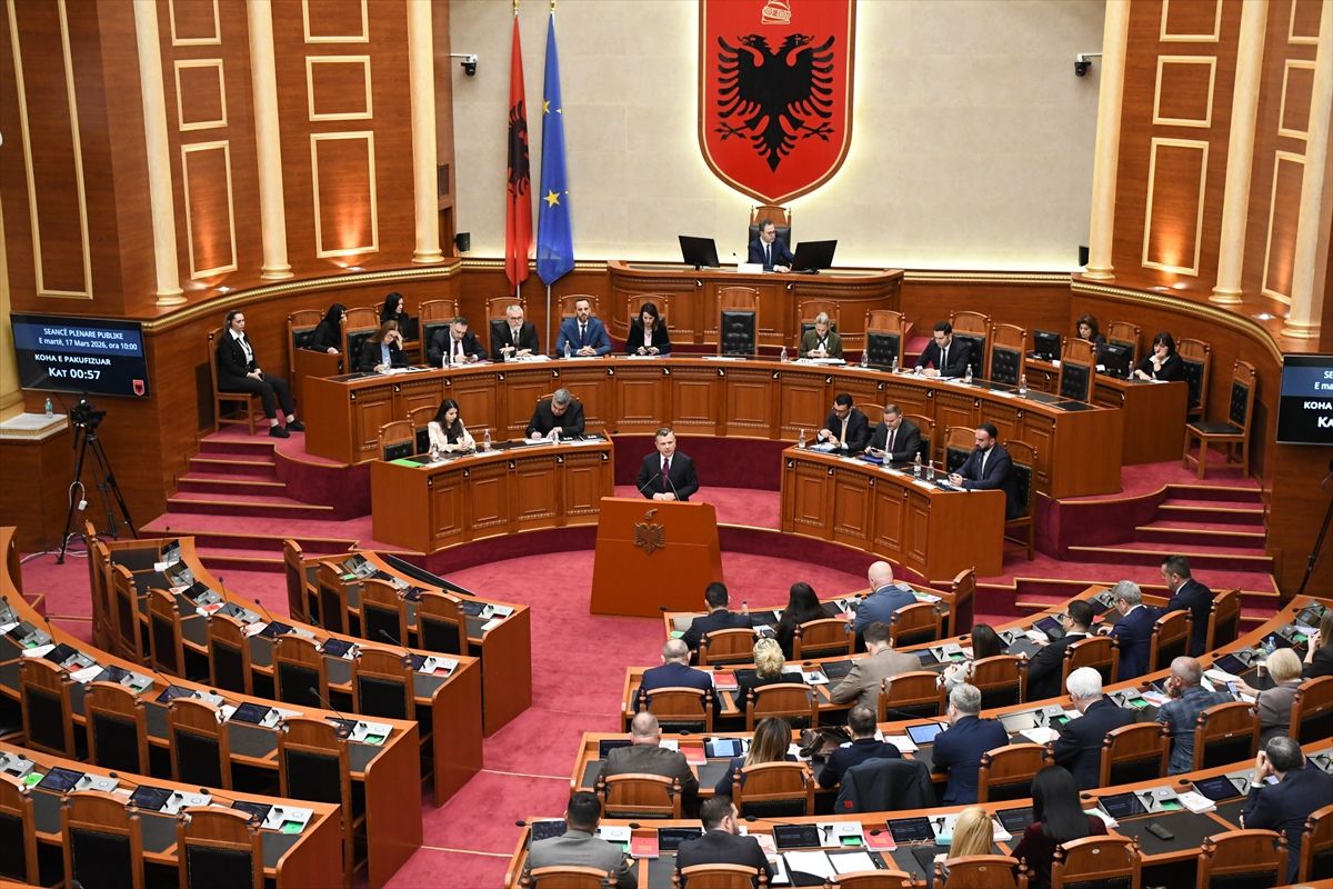 Arnavutluk meclisi, İran'ı 'terörü destekleyen devlet' olarak ilan eden kararı onayladı