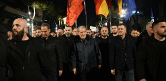 Arnavutluk'ta muhalefetin çağrısıyla toplanan göstericiler hükümetin istifasını istedi