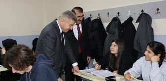 Artvin Valisi Ergün, lise öğrencileriyle iftarda buluştu