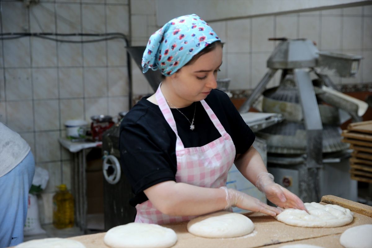 Aşçılık mezunu kızı fırıncı babanın en büyük destekçisi oldu