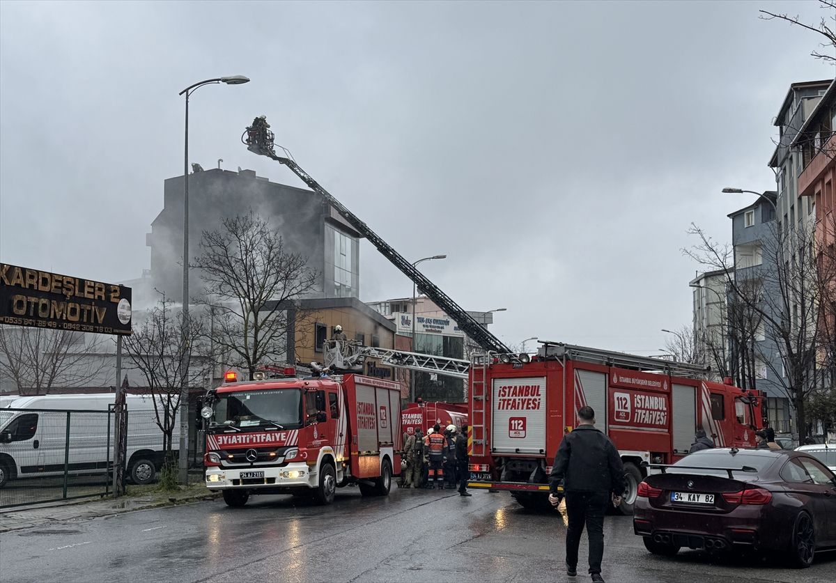 Ataşehir'de iş yerinde çıkan yangın itfaiye ekiplerince söndürüldü
