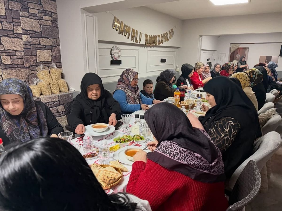 Atkaracalar'da kadınlar iftar sofrasında buluştu