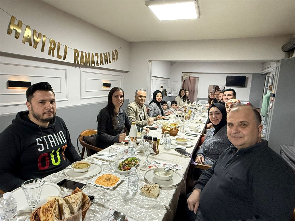 Atkaracalar Kaymakamı Saliha Karataş, öğretmenlerle iftarda buluştu