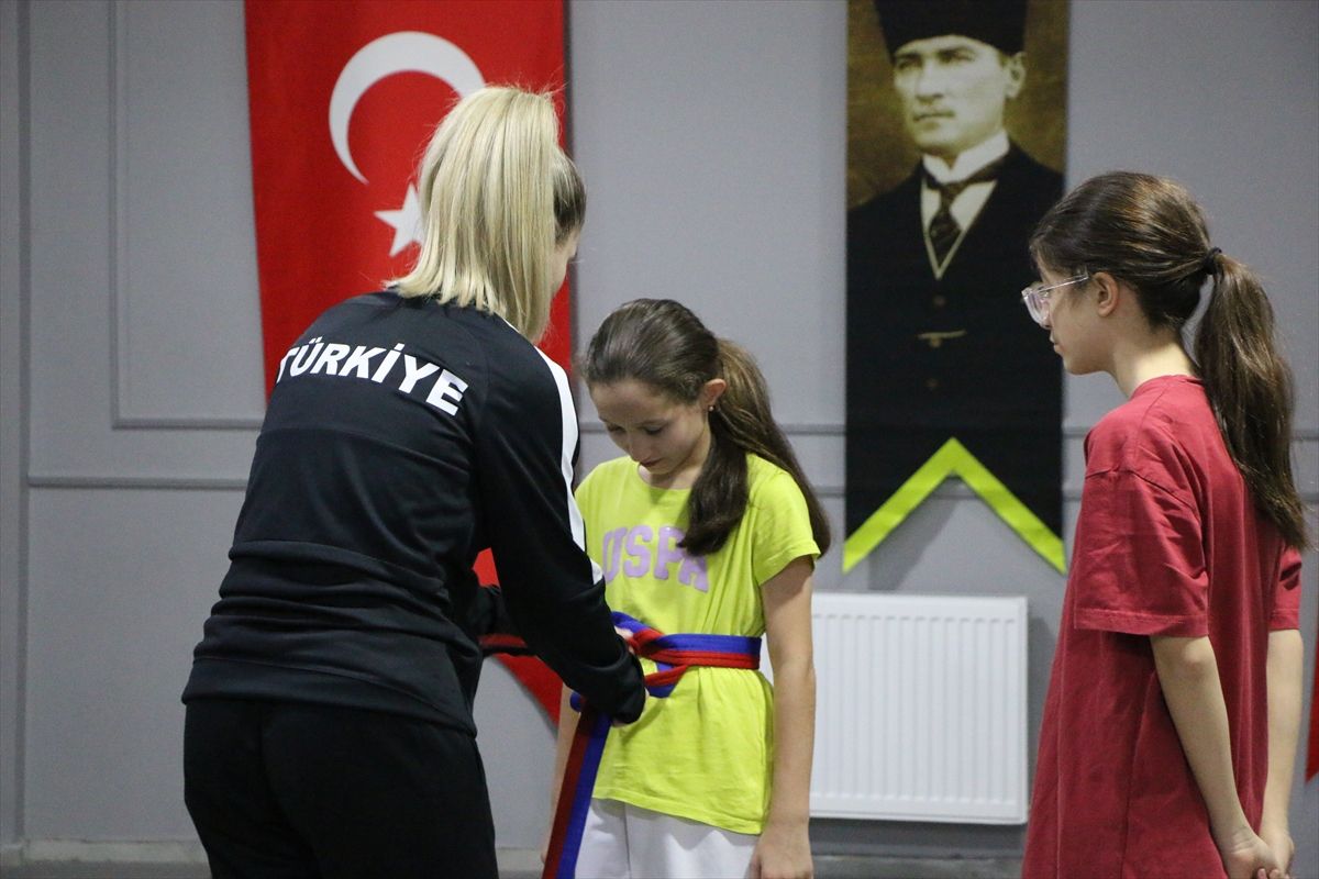 Avrupa şampiyonu tekvandocu Gülsena'nın yeni hedefi kürsüye öğrencilerini taşımak