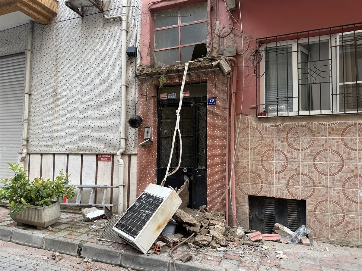 Aydın'da binanın ikinci katından düşen işçi yaralandı
