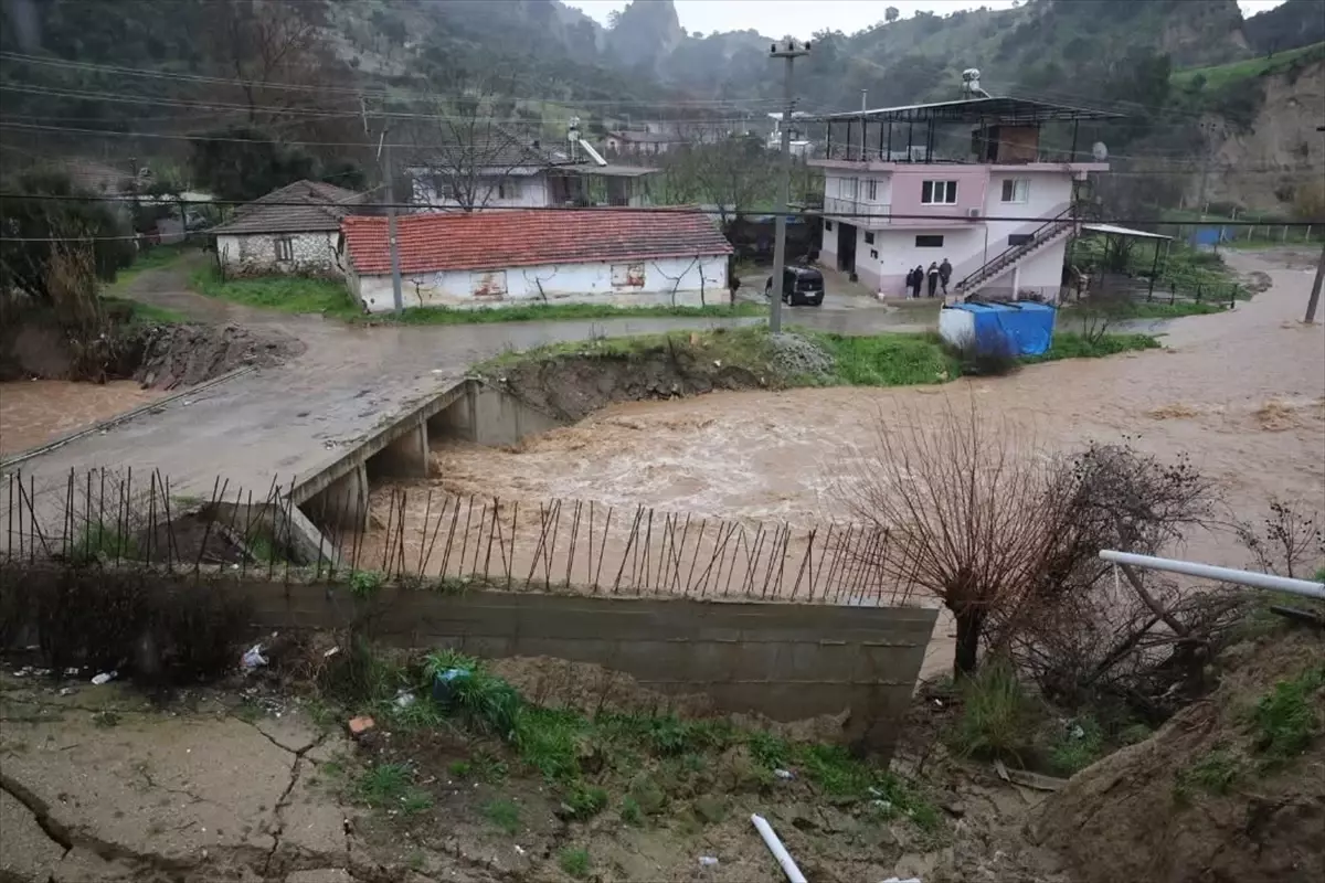 Aydın'da derenin taşması sonucu 9 ev tahliye edildi