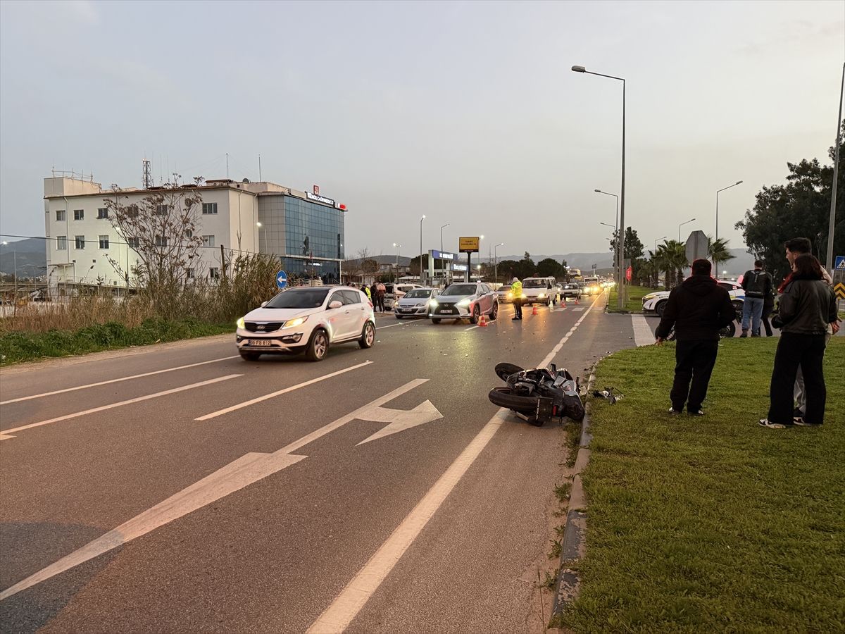 Aydın'da motosikletle hafif ticari aracın çarpışma anı kamerada