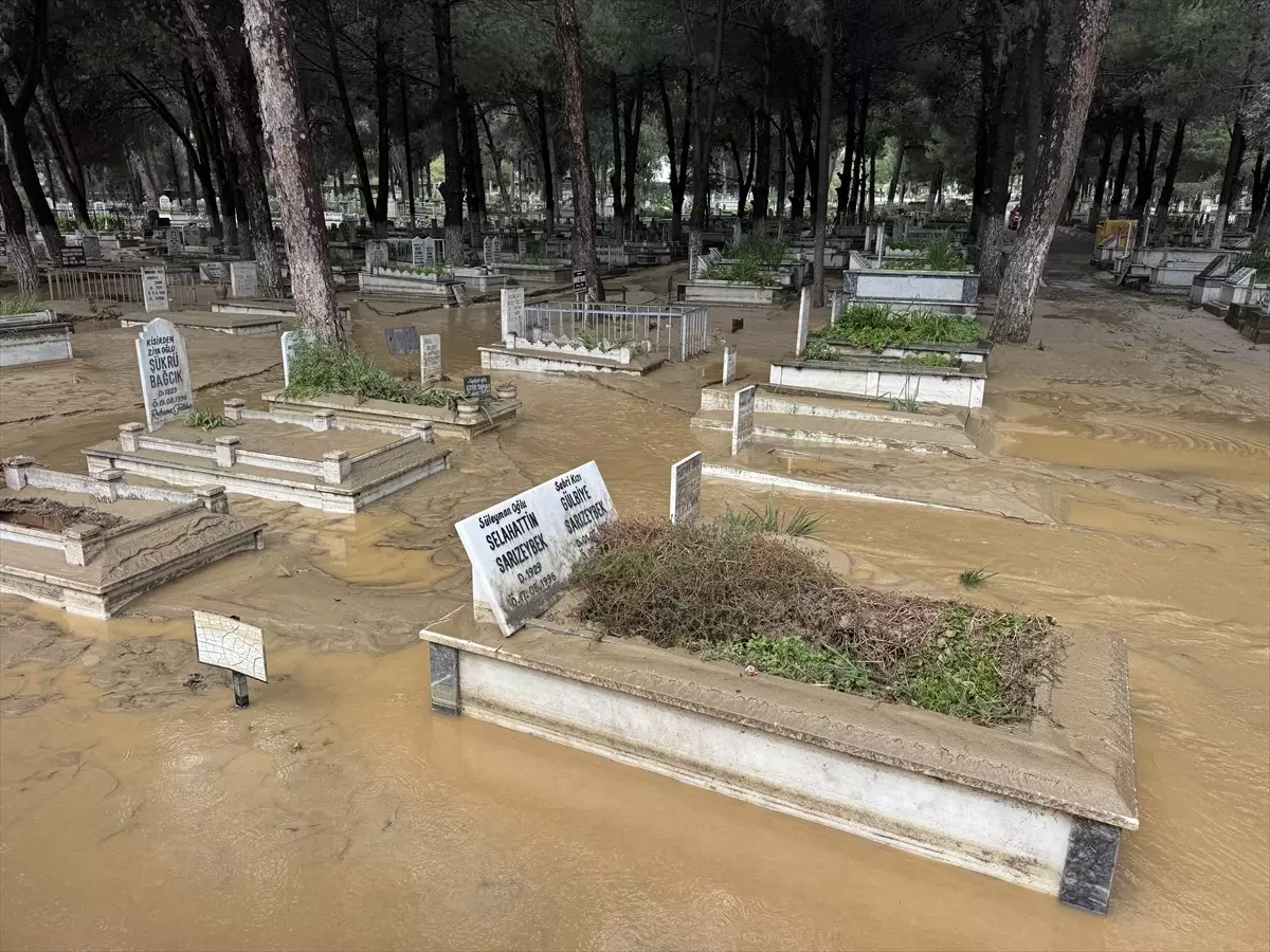 Aydın'da sağanak hayatı olumsuz etkiledi