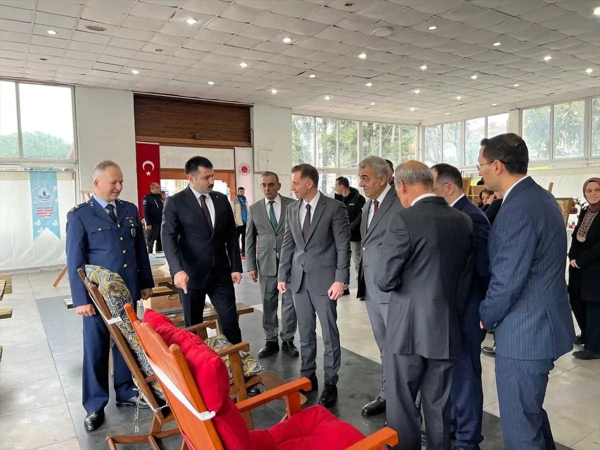 Ayvacık'ta "Sanatla Değişen Hayatlar Sergisi" açıldı