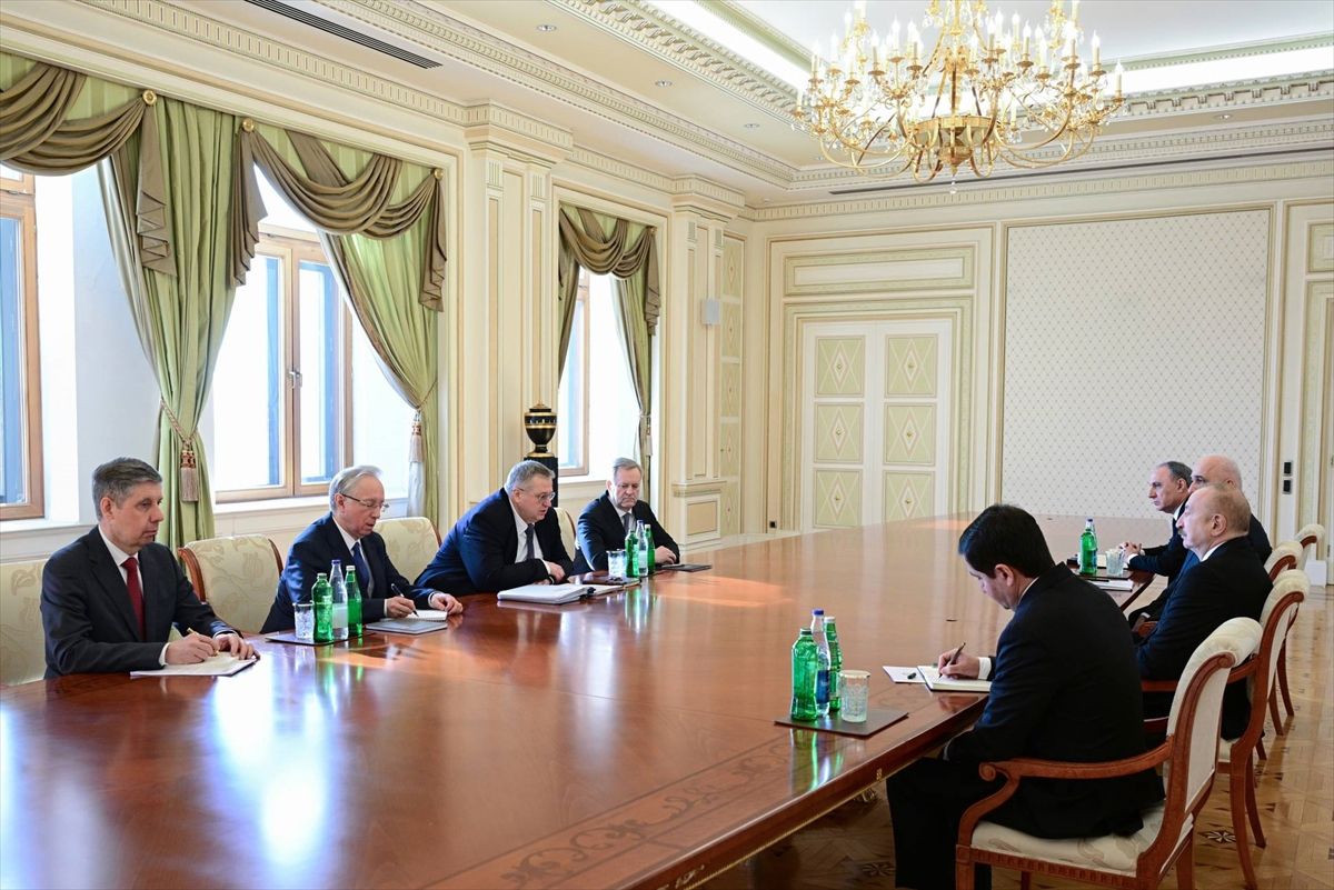 Azerbaycan Cumhurbaşkanı Aliyev, Rusya Başbakan Yardımcısı Overçuk'u kabul etti