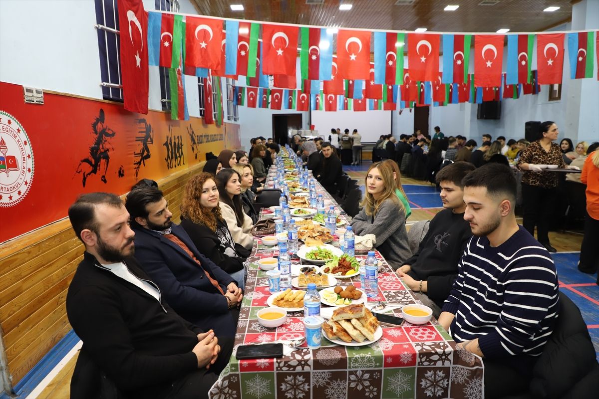 Azerbaycan'da eğitim gören Türk öğrenciler iftar programında buluştu