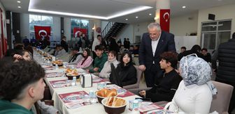 Bafra Belediye Başkanı Hamit Kılıç, gençlerle iftarda buluştu