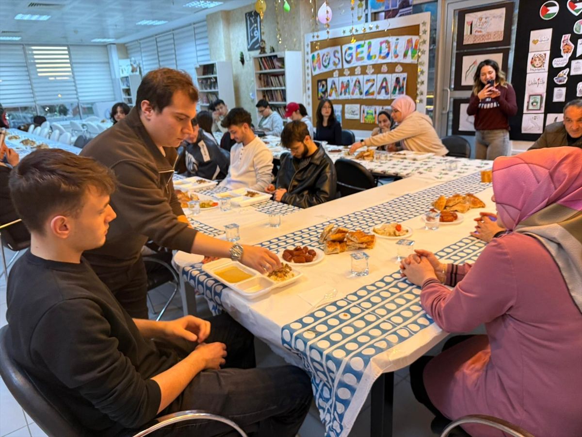 Bafra'da gönüllü geçler iftarda buluştu