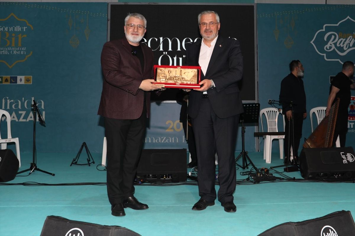 Bafra'da ilahi ve kaside gecesi düzenlendi