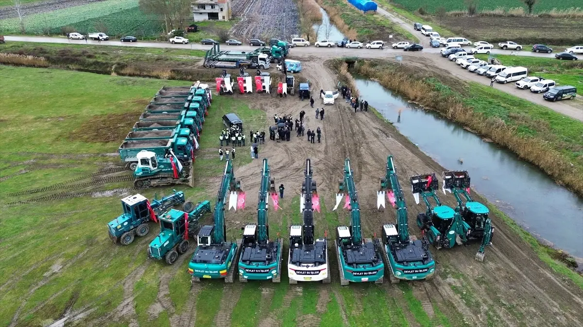 Bafra Ovası'nda drenaj temizlik ve bakım çalışmalarına başlandı