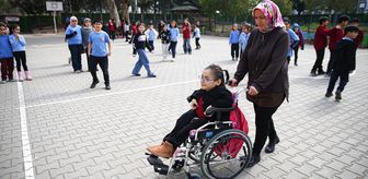 Cam kemik ve skolyoz hastası Zeynep Duru'nun hayali sahnede piyano çalmak