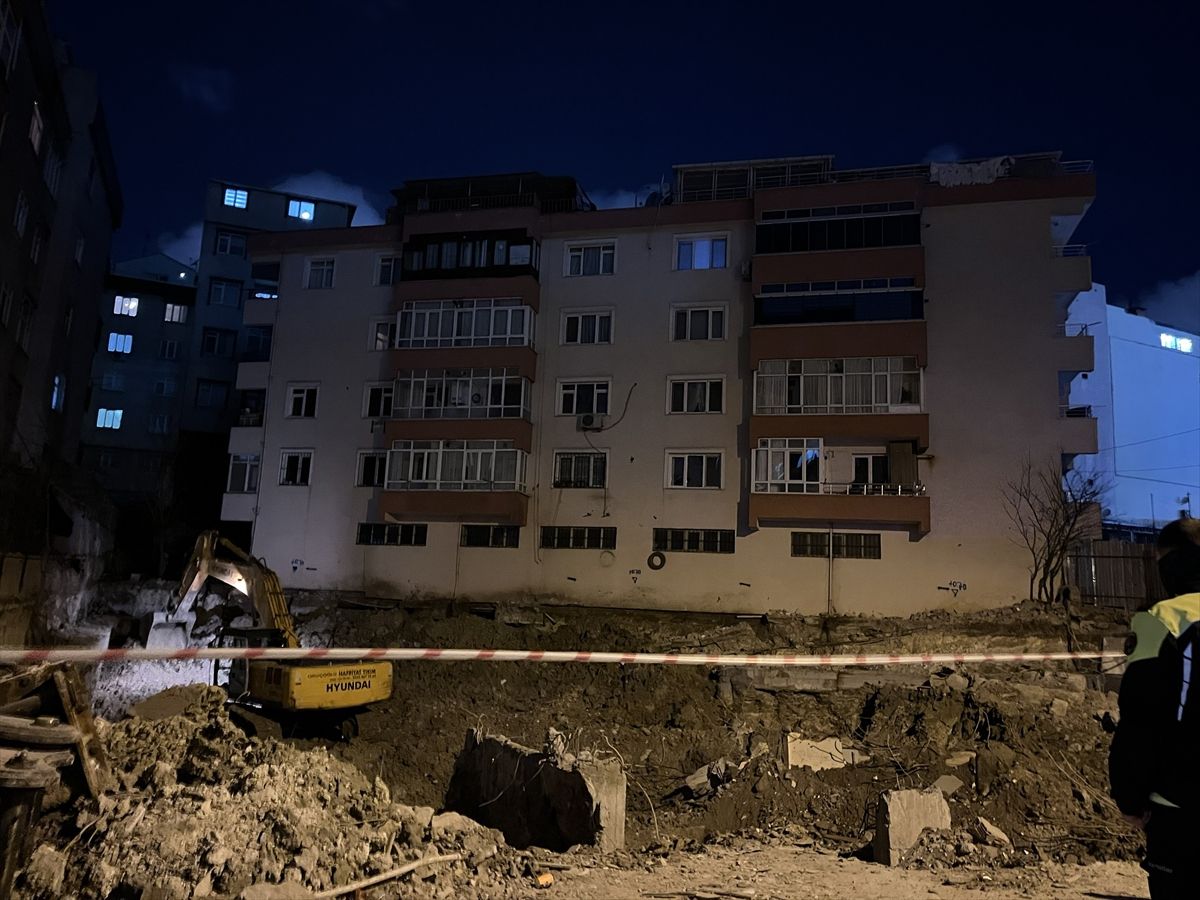 Bahçelievler'de çökme riski oluşan 5 katlı bina tahliye edildi