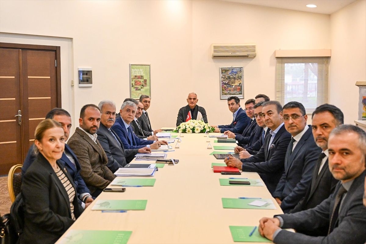 Bakan Ersoy, Belek Turizm Yatırımcıları Birliği toplantısına katıldı